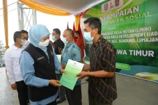 Gubernur Khofifah Minta...