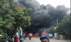 Pabrik Plastik dan Kertas...