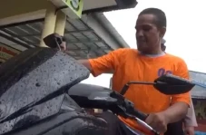Curi Motor Polisi di...