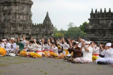 Candi Prambanan dan...
