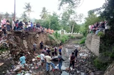 Diduga Tak Tahu Jembatan...