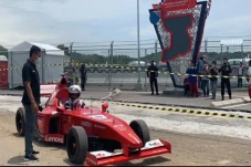 Keren! Mobil Ferrari...