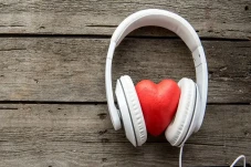 7 Lagu Cinta Cocok Didengarkan...