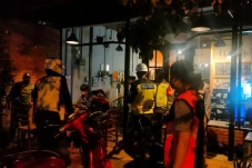 Langgar Jam Operasional,...