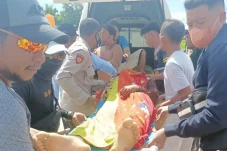 Penambang Emas Diserang...