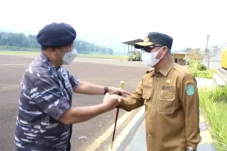 Di Depan Bupati Luwu...