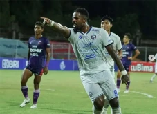 Hasil Persita vs Arema...