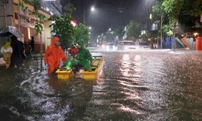 Hujan Deras Sejam, Jalan...