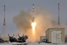 Roscosmos Kirim Ribuan...