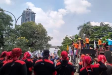 Massa Buruh Tiba di...