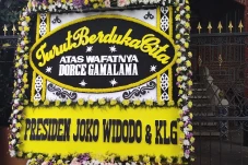 Karangan Bunga dari...
