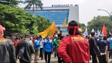 Unjuk Rasa, Buruh Tuntut...