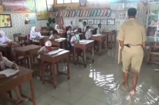 Siswa di Lamongan Belajar...