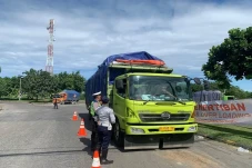 Polisi Tindak 130 Truk...