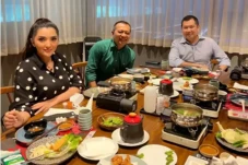 Bakal Jadi Kakek-Nenek,...