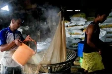 Harga Kedelai Meroket,...