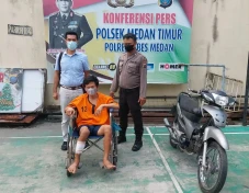 Duel dengan Polisi,...