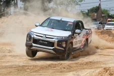Bulan Penuh Cinta, Mitsubishi...
