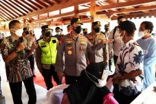 Gelar Vaksinasi di Candi...