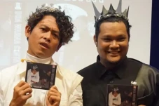 Dua Warna Cinta dari...