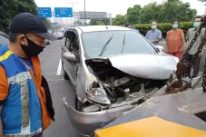 Kaget Disalip Pengendara...