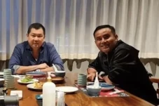 Diajak Makan Siang Bareng...