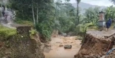 Sungai Cicatang Meluap,...