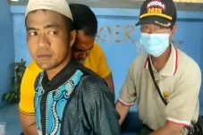 Bacok Kiai Ketua MUI,...