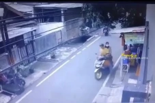 Pura-pura Beli, Pasangan...