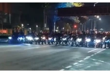 Viral Gerombolan Motor...