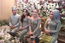 Sang Adik Akan Menikah,...