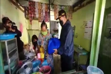 Bagikan Minyak Goreng...