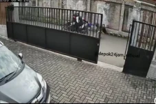 Pertahankan Tas Berisi...