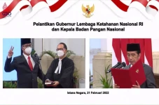 Presiden Jokowi Lantik...