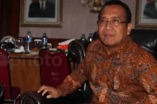 Mensesneg: Presiden...