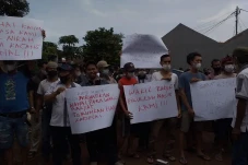 Mogok Produksi, Tahu...