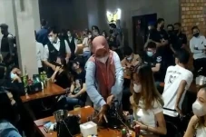 Gerebek Diskotik dan...
