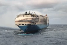 Kapal Kargo Pengangkut...
