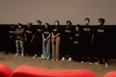 100 Layar Bioskop Tayangkan...