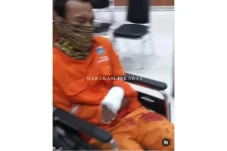 Disabet Senjata Tajam,...