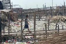 Lautan Sampah Kepung...