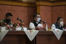 Ridwan Kamil Beri 3...