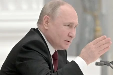 Putin Bantah Berniat...