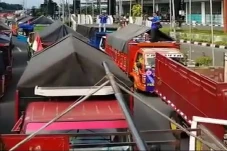 Sopir Truk Tolak Zero...