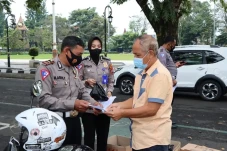 Vaksin Booster di Polres...