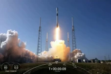 SpaceX Kembali Luncurkan...