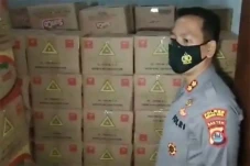 Polisi Gerebek Rumah...