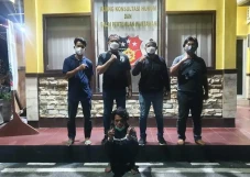Warga Bangka Tengah...