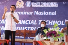 Sosialisasikan QRIS,...