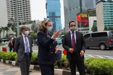 Menteri Perdagangan...